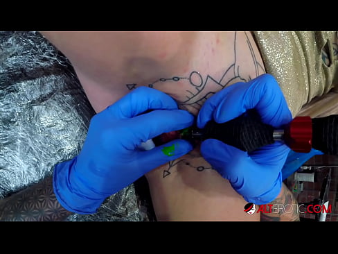 ❤️ Extrem tattooed Hottie Sully Savage krut en Tattoo op hirem Klitoris Anal Video op Porno lb.hentaisea-com.ru ❌